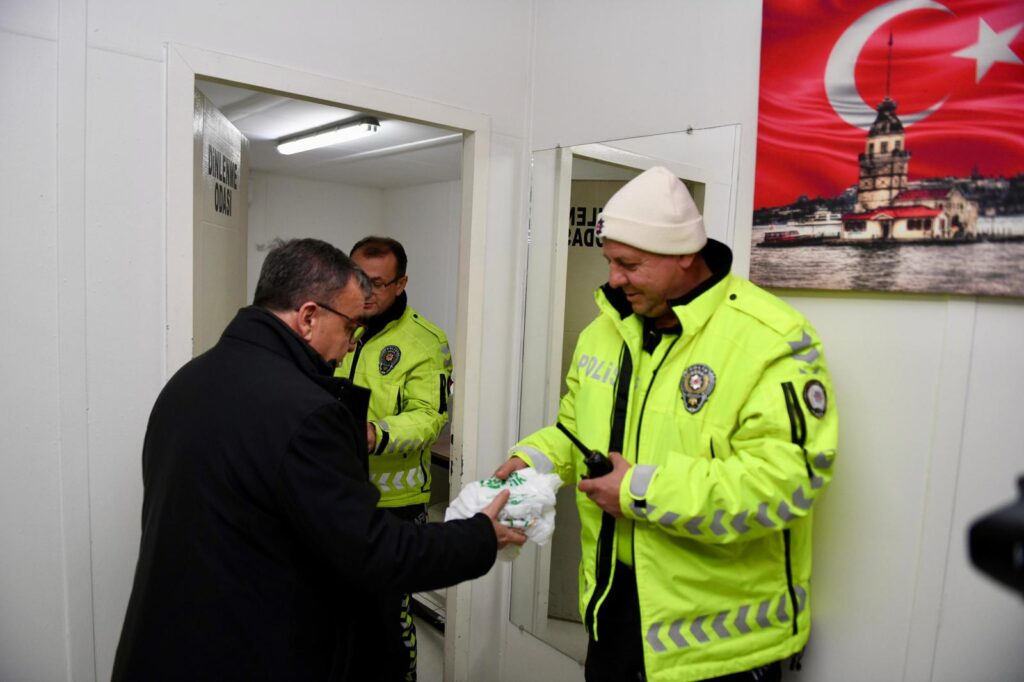 Yılın son gününde görev yapan personele moral ziyareti