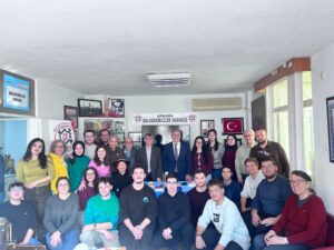 Milletvekili Mustafa Canbey, Yoğun Bütçe Mesaisine Rağmen Balıkesirli Gençleri Yalnız Bırakmadı