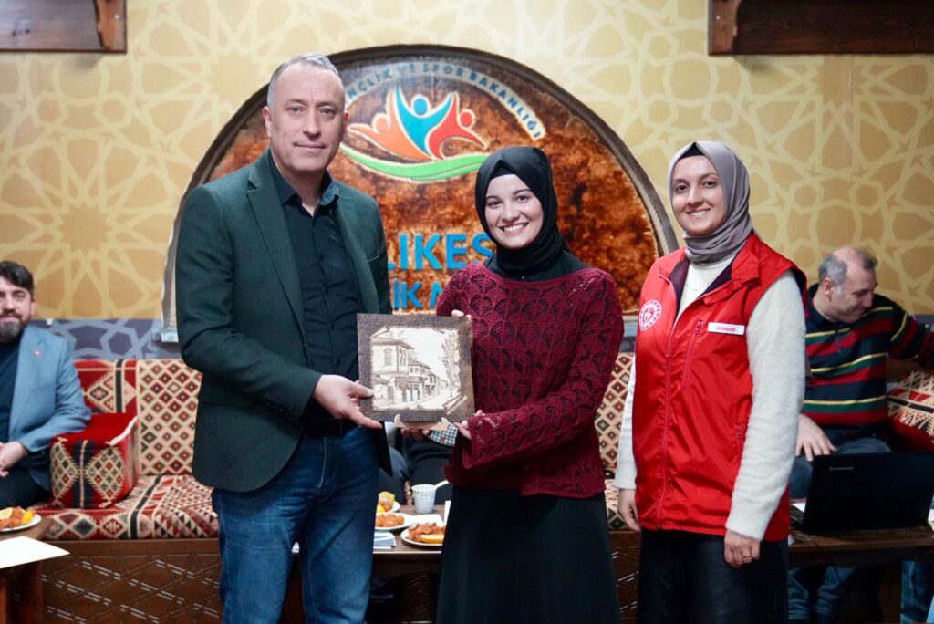 “Çayda Dem Gençlik Merkezi’nde Ailem” Projesiyle Aileler ve Gençler Buluşuyor