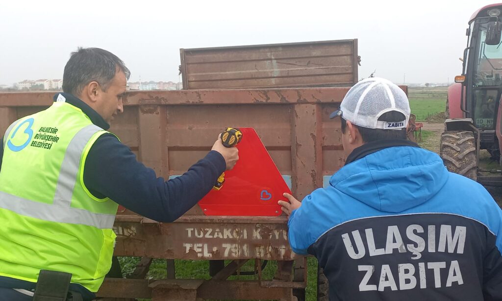 Büyükşehirden Gönen’de reflektör desteği