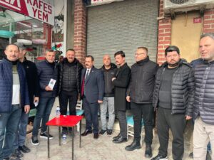 Anahtar Parti Karesi’de halkla iç içe, esnafın yanında