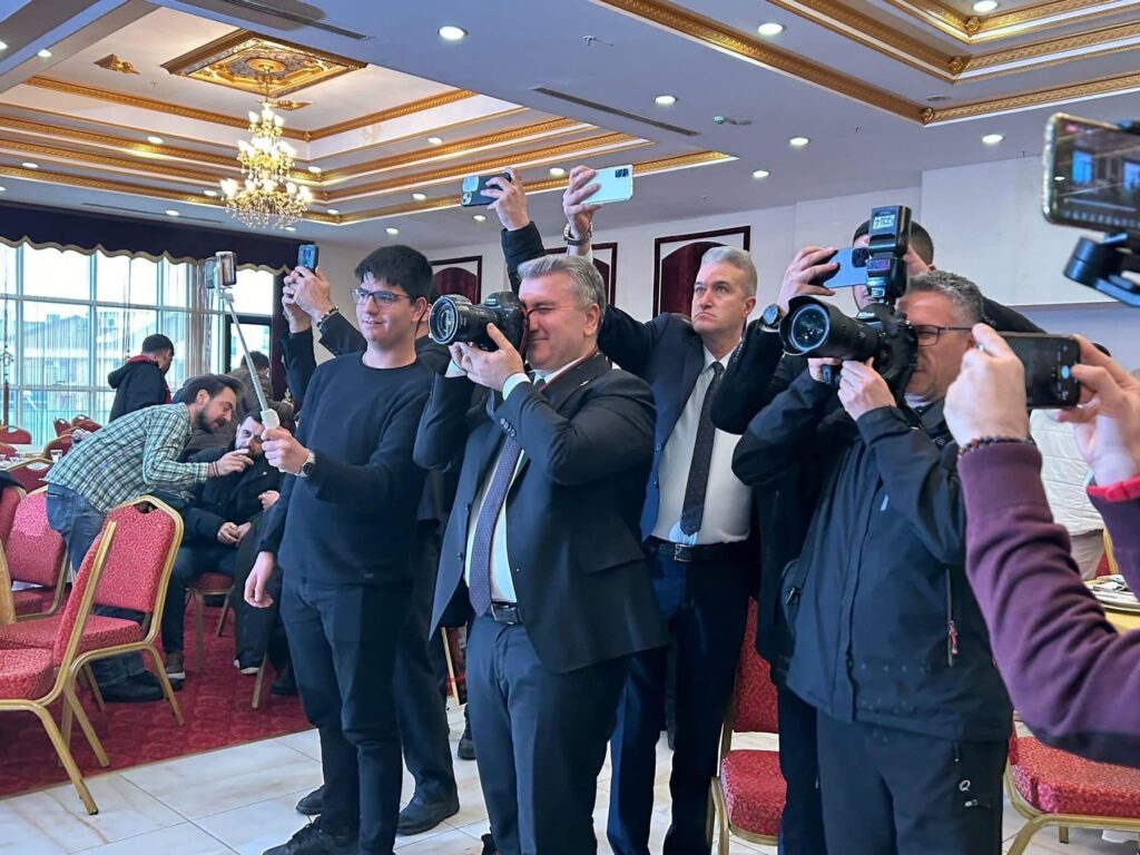 Mustafa Canbey 10 Ocak Çalışan Gazeteciler Gününü Kutladı