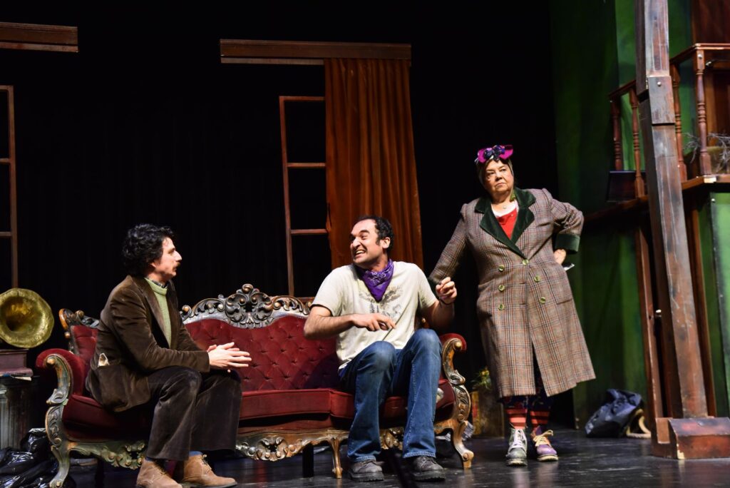 ALTIEYLÜL’DE YARIYIL TATİLİNDE SAHNE IŞIKLARI YANIYOR