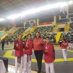 ALTIEYLÜL BELEDİYESPOR İL SEÇMELERİNDEN 4 MADALYA İLE DÖNDÜ