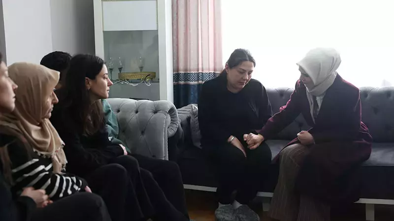 Bakan Göktaş’tan İstanbul’da öldürülen Atlas Çağlayan’ın ailesine taziye ziyareti