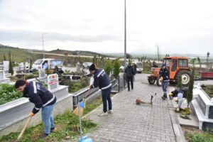 ALTIEYLÜL’DE BAYRAM ÖNCESİ TEMİZLİK SEFERBERLİĞİ