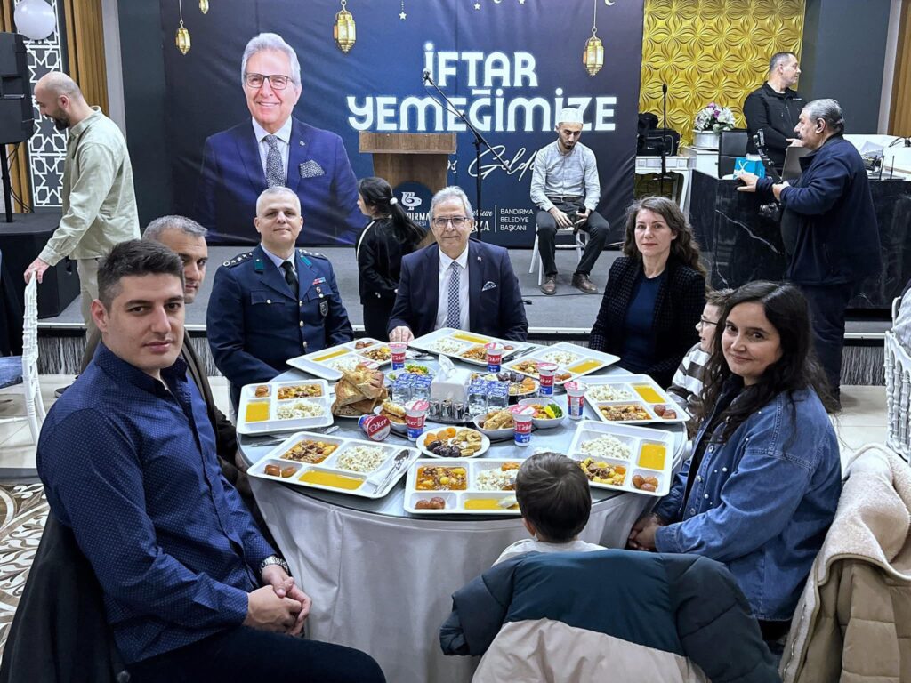 BAŞKAN MİRZA İFTAR SOFRASINDA ÖZEL BİREYLERLE BİR ARAYA GELDİ