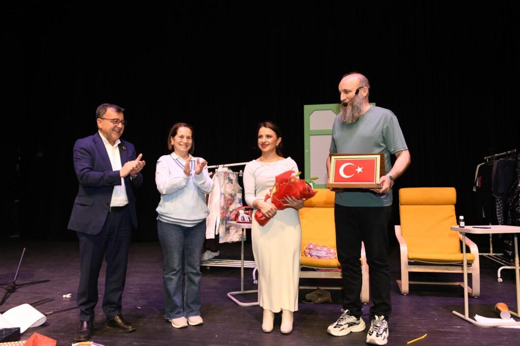 HASAN CAN KÜLTÜR MERKEZİ’NDE KAHKAHA DOLU AKŞAM