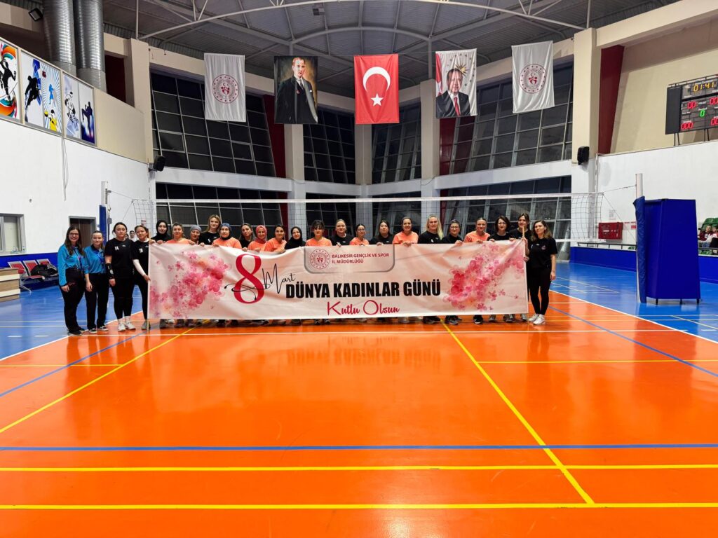 8 MART COŞKUSU PARKEDE: EVİNİN SULTANLARI SAHADA…