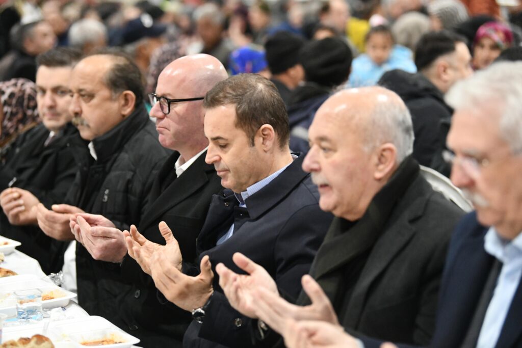 Akın, Dursunbey’de iftar yaptı