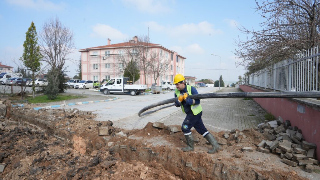 BASKİ Manyas’ta yıllanmış içme suyu hattını yeniledi