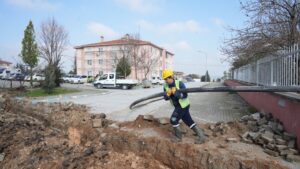 BASKİ Manyas’ta yıllanmış içme suyu hattını yeniledi