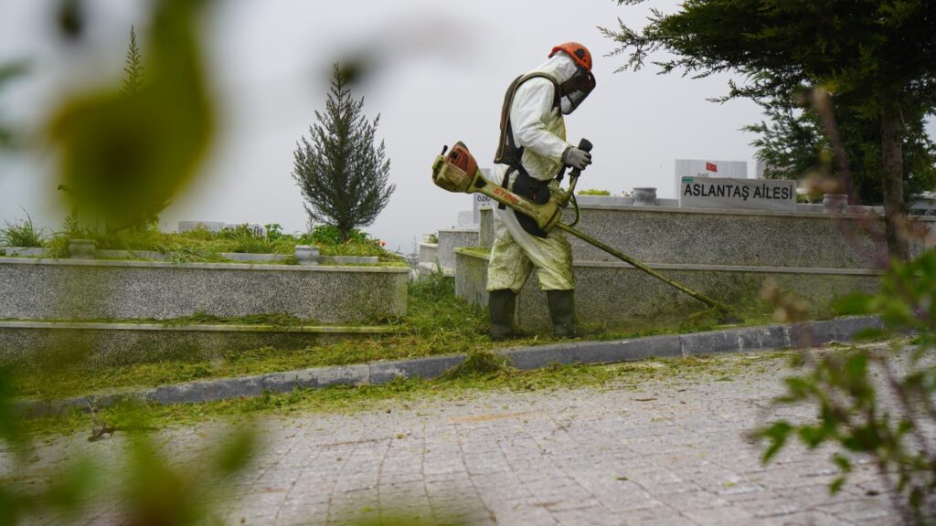 Büyükşehir cami ve mezarlıkları bayram ziyaretine hazırlıyor
