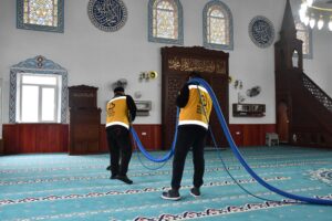Büyükşehirden camilerde gül kokulu temizlik