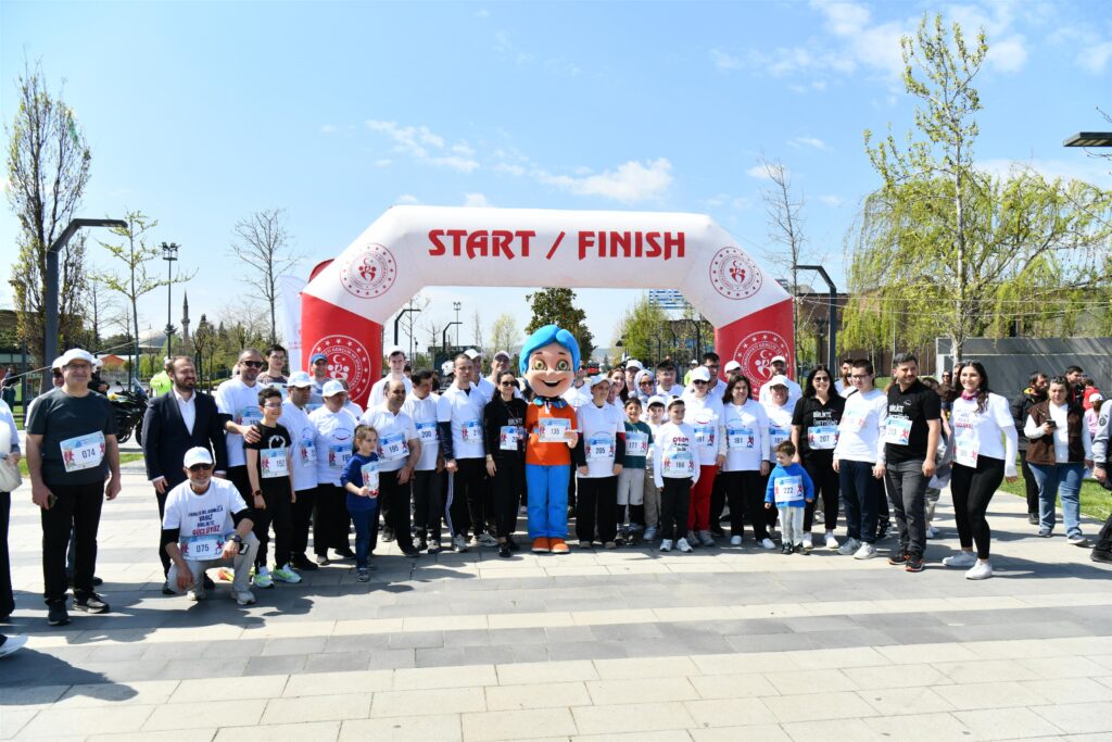 Balıkesir’de adımlar otizm farkındalığı için atıldı