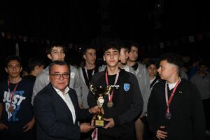 ALTIEYLÜL’DE GENÇLİK ŞÖLENİ