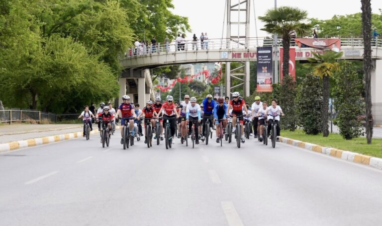 GENÇLİK HAFTASI’NDA GENÇLİĞİN IŞIĞI BALIKESİR’İ SARDI…