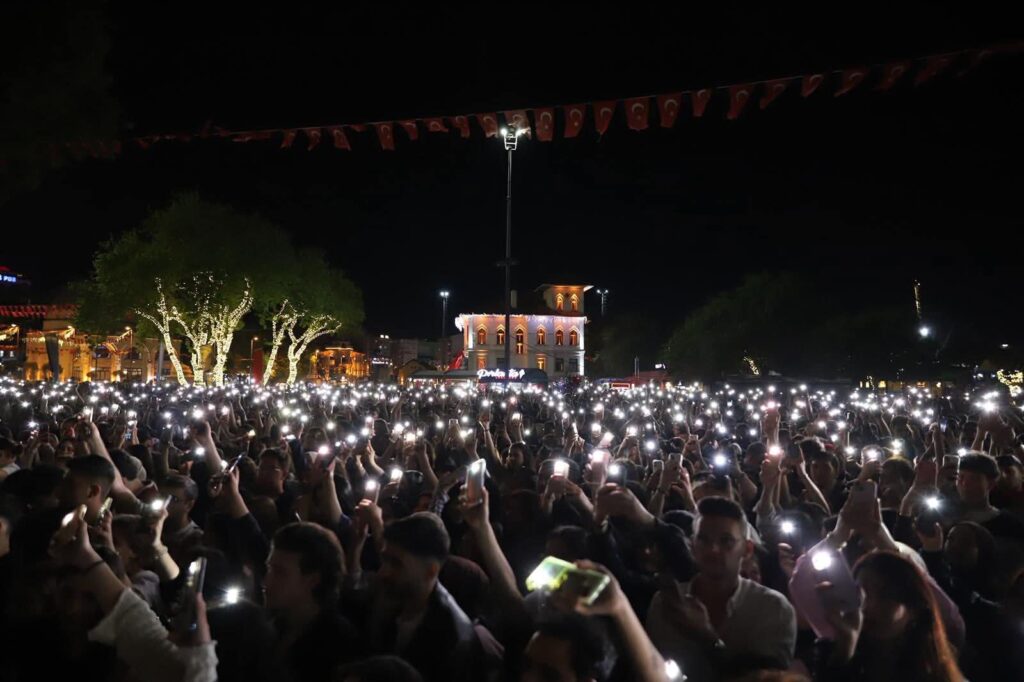 BANDIRMA’DA 19 MAYIS COŞKUSU MEYDANLARA SIĞMADI