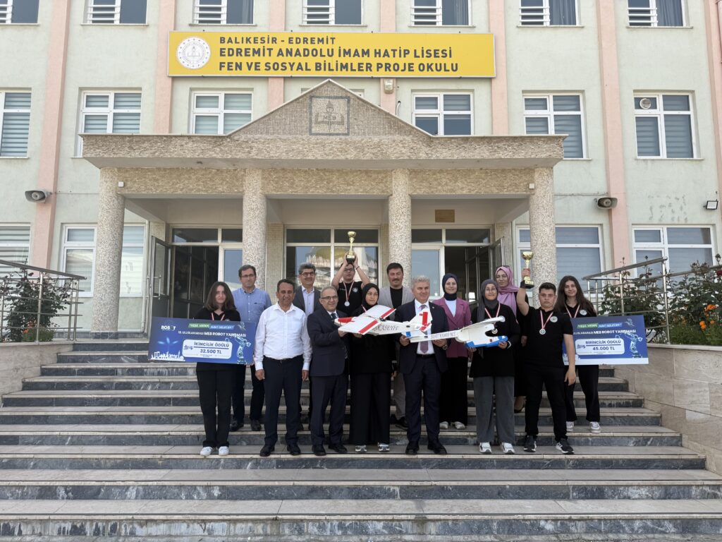 Vekil Canbey’den Gençlere tebrik ziyareti