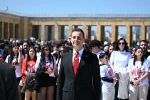 Başkan Akın ve 1071 Balıkesirli Genç Anıtkabir’de
