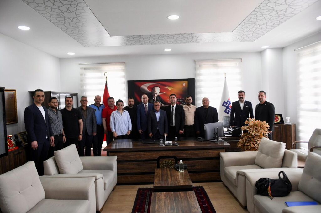 Altıeylül Belediyesi’nde görev yapan memur ve kadrolu işçileri kapsayan banka promosyon sözleşmesi imzalandı.