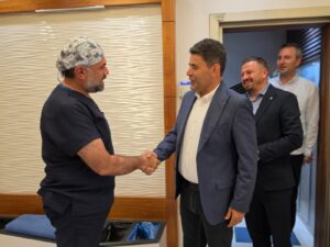 ULAŞTIRMA VE ALTYAPI BAKAN YARDIMCISI OSMAN BOYRAZ’DAN BALIKESİR’E ÇIKARMA: VEFA VE ESNAF ZİYARETLERİ GÜNE DAMGA VURDU!