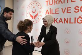 Aile ve Sosyal Hizmetler Bakanı Göktaş, bakanlık personeli ile bayramlaştı