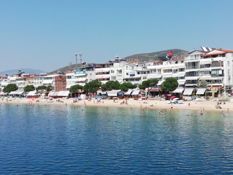 Avşa Adası Tatil Rehberi 2026: Ulaşım, Plajlar ve Konaklama