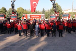 Başkan Akın dan kahraman itfaiyecilere anlamlı jest